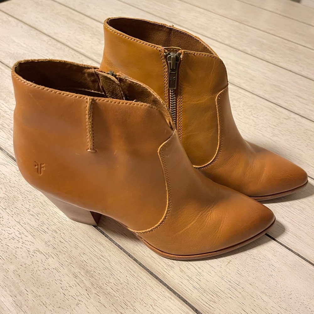 FRYE Leather Ankle Boots size 8.5 never worn